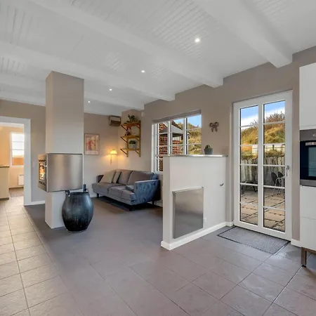 Charming With Outdoor Hot Tub, In The Center Of Sondervig And Only 230 Meters From The North Sea *