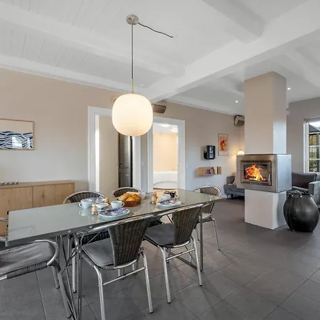 Charming With Outdoor Hot Tub, In The Center Of Sondervig And Only 230 Meters From The North Sea