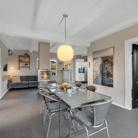 Charming With Outdoor Hot Tub, In The Center Of Sondervig And Only 230 Meters From The North Sea