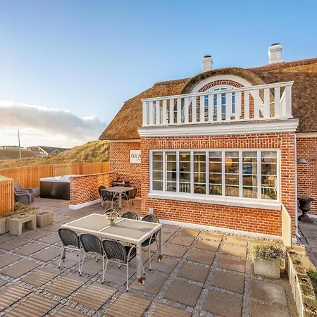 Casa de Férias Charming With Outdoor Hot Tub, In The Center Of Sondervig And Only 230 Meters From The North Sea *