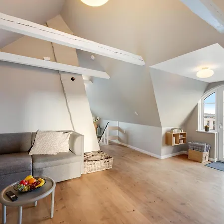Charming With Outdoor Hot Tub, In The Center Of Sondervig And Only 230 Meters From The North Sea