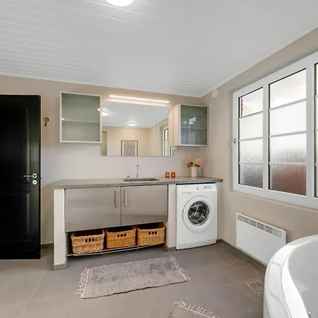 Casa de Férias Charming With Outdoor Hot Tub, In The Center Of Sondervig And Only 230 Meters From The North Sea