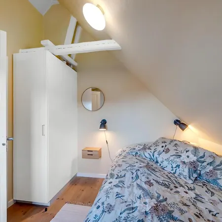 Casa de Férias Charming With Outdoor Hot Tub, In The Center Of Sondervig And Only 230 Meters From The North Sea *