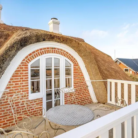 Charming With Outdoor Hot Tub, In The Center Of Sondervig And Only 230 Meters From The North Sea *