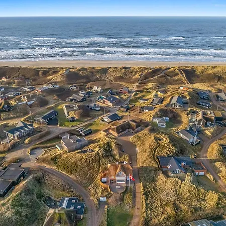 Charming With Outdoor Hot Tub, In The Center Of Sondervig And Only 230 Meters From The North Sea Casa de Férias Ringkøbing