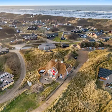 Charming With Outdoor Hot Tub, In The Center Of Sondervig And Only 230 Meters From The North Sea