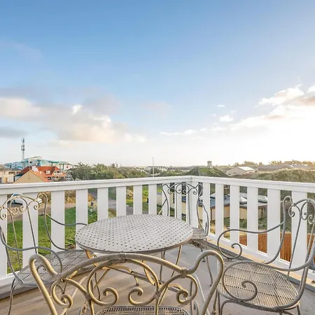 Charming With Outdoor Hot Tub, In The Center Of Sondervig And Only 230 Meters From The North Sea Casa de Férias *